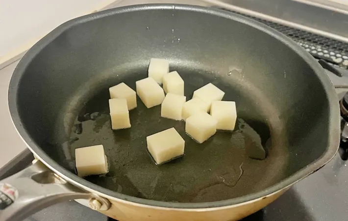 『大学芋餅』を作る写真（撮影：エニママ）