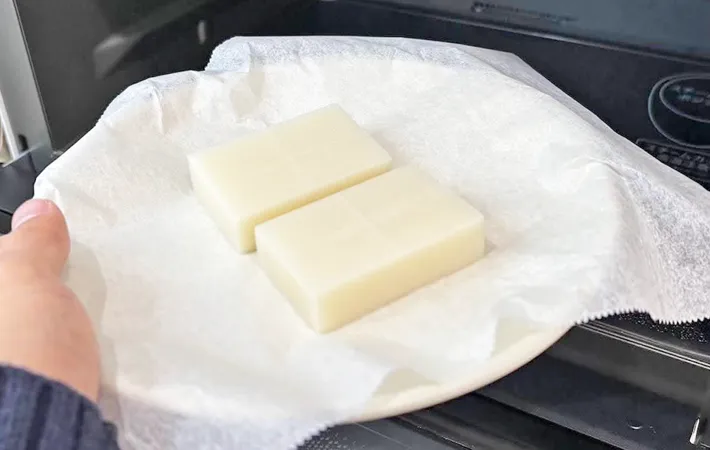 『クッキングシートで餅を焼く方法』の写真（撮影：キジカク）