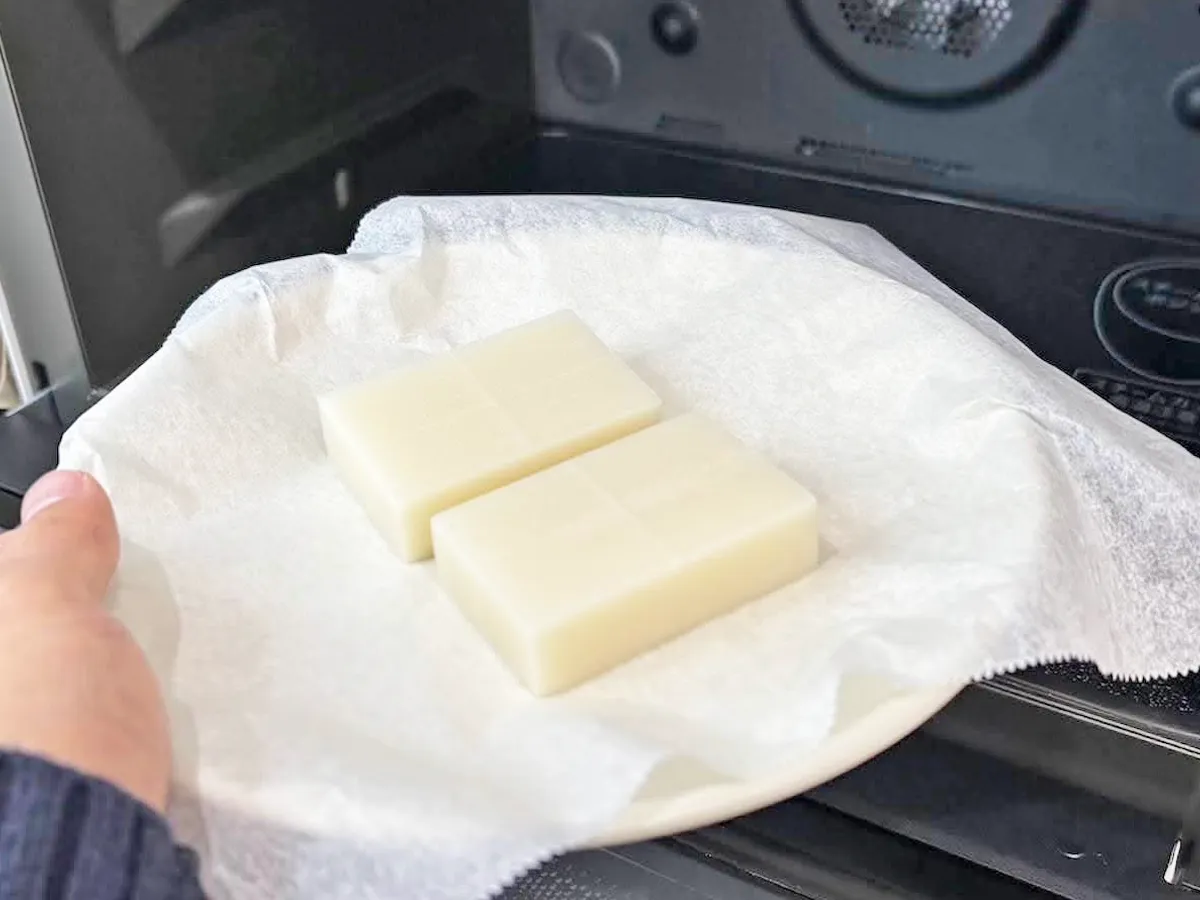 『クッキングシートで餅を焼く方法』の写真(撮影:キジカク)