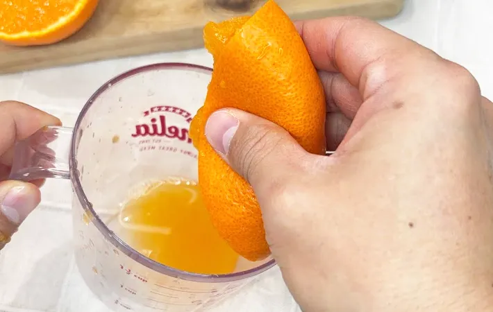 『みかんポン酢』を作る写真（撮影：キジカク）