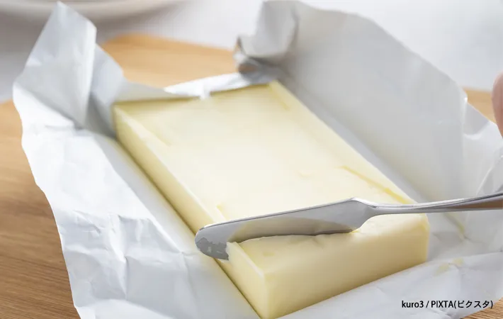 バターを削ろうとするシーンの写真