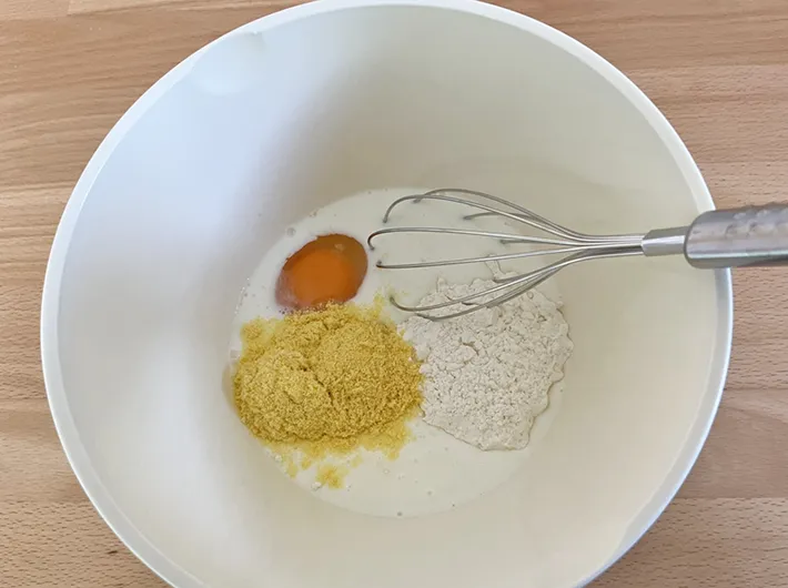 コーンスープ蒸しパンの調理写真（撮影：grapeフード編集部）