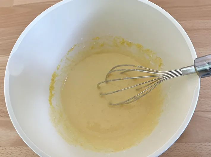 コーンスープ蒸しパンの調理写真（撮影：grapeフード編集部）