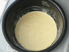 コーンスープ蒸しパンの調理写真（撮影：grapeフード編集部）