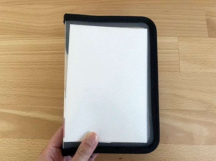 A6ファスナーケースの写真（撮影：grapeライフハック編集部）