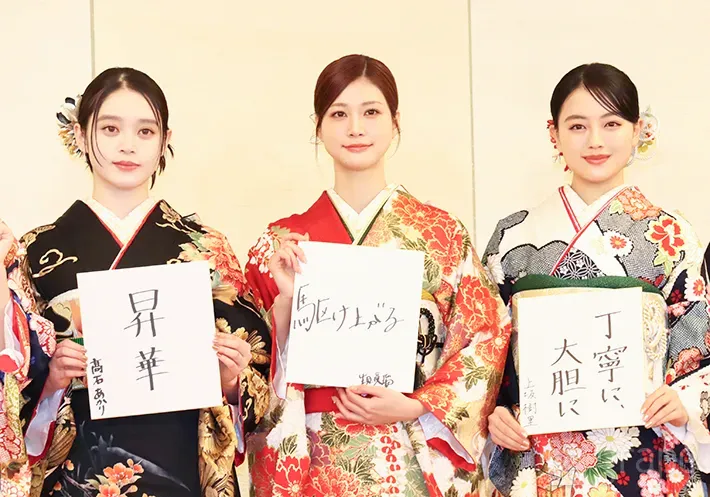 髙石さん、生見さん、上坂さんの今年の抱負（撮影：grape芸能編集部）