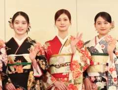 髙石あかりさん（左）、生見愛瑠さん（中央）、上坂樹里さんの写真（撮影：grape芸能編集部）