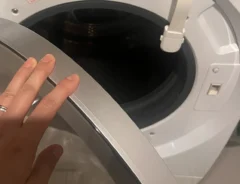 ドラム式洗濯乾燥機のドアの写真