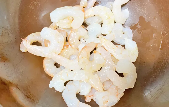 『ブロッコリーとえびのマヨネーズの炒め和え』を作る写真（撮影：エニママ）