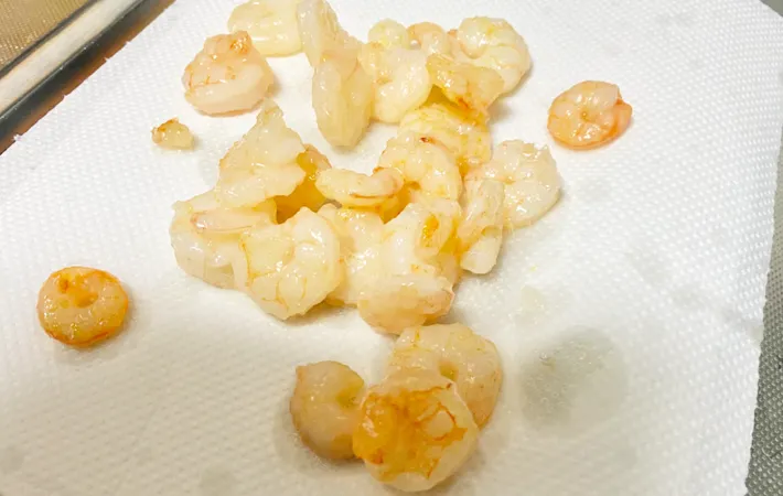 『ブロッコリーとえびのマヨネーズの炒め和え』を作る写真（撮影：エニママ）