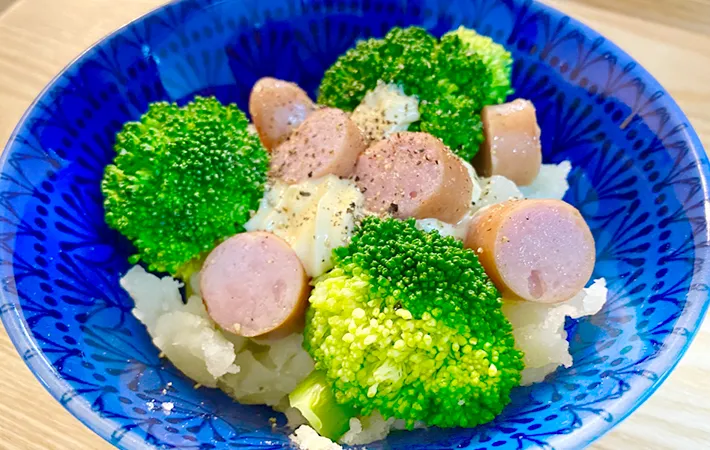 完成した『ブロッコリーとソーセージのホットポテト』の写真（撮影：エニママ）