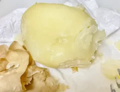 『ブロッコリーとソーセージのホットポテト』の作り方