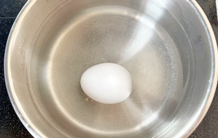 『ビビン麺風そば』を作る写真（撮影：エニママ）