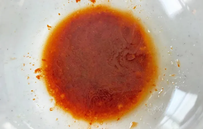 『ビビン麺風そば』を作る写真（撮影：エニママ）