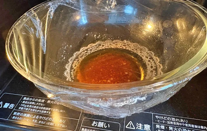 『【限界麺】オイスターソースそば』を作る写真（撮影：エニママ）