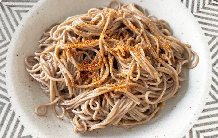 『【限界麺】オイスターソースそば』の完成写真（撮影：エニママ）