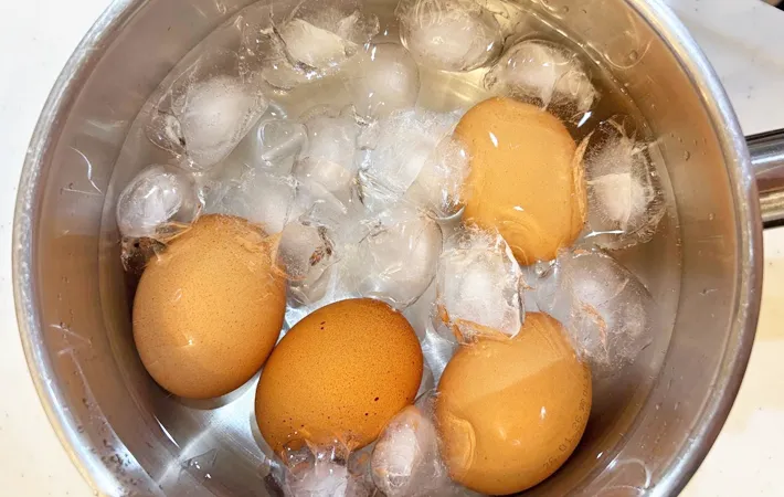 『ビビンバ丼』を作る写真（撮影：エニママ）