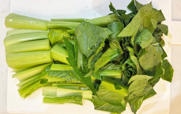 『ビビンバ丼』を作る写真（撮影：エニママ）