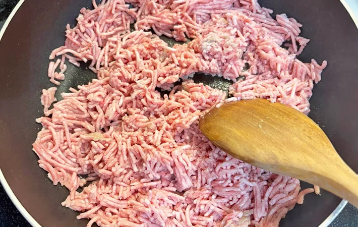 『ビビンバ丼』を作る写真（撮影：エニママ）