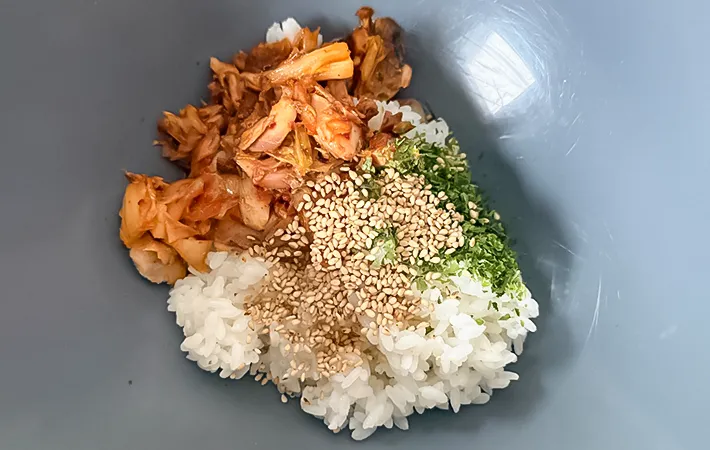 材料をボウルに入れた写真（撮影：エニママ）