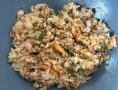 サバ缶×キムチおにぎりの作り方の写真（撮影：エニママ）