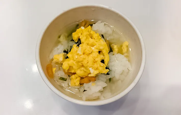 『玉子のせお茶漬け』の完成写真（撮影：エニママ）