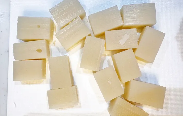 『餅のカルボナーラ風』を作る写真（撮影：エニママ）