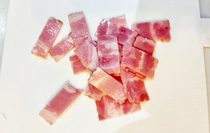 『餅のカルボナーラ風』を作る写真（撮影：エニママ）