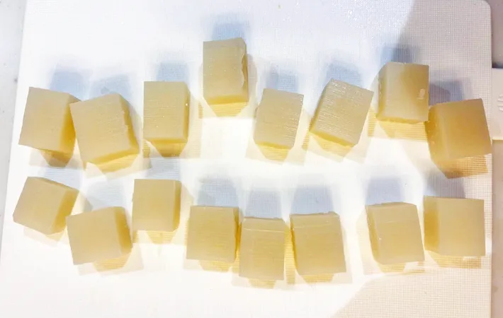 『飴餅』を作る写真（撮影：エニママ）