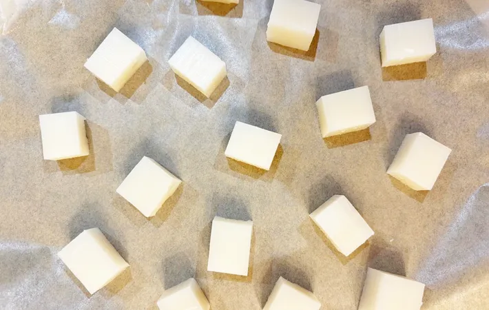 『飴餅』を作る写真（撮影：エニママ）