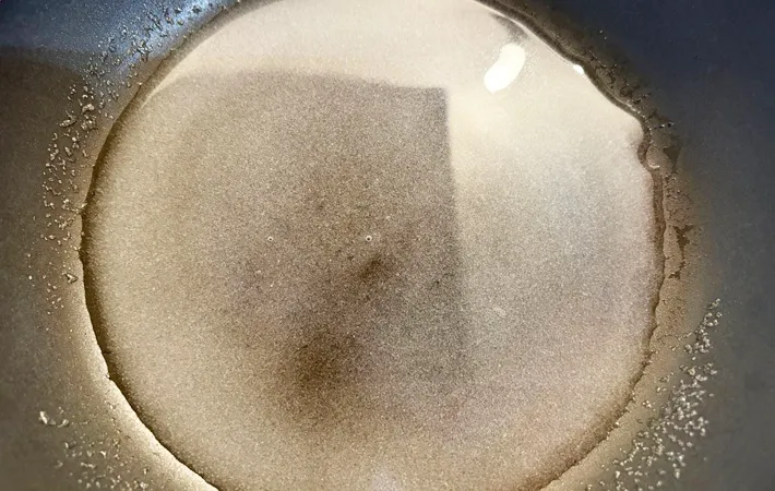 『飴餅』を作る写真（撮影：エニママ）