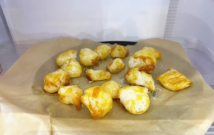 『飴餅』を作る写真（撮影：エニママ）