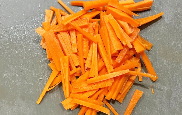 『ショウガ入り炊き込みご飯』を作る写真（撮影：エニママ）