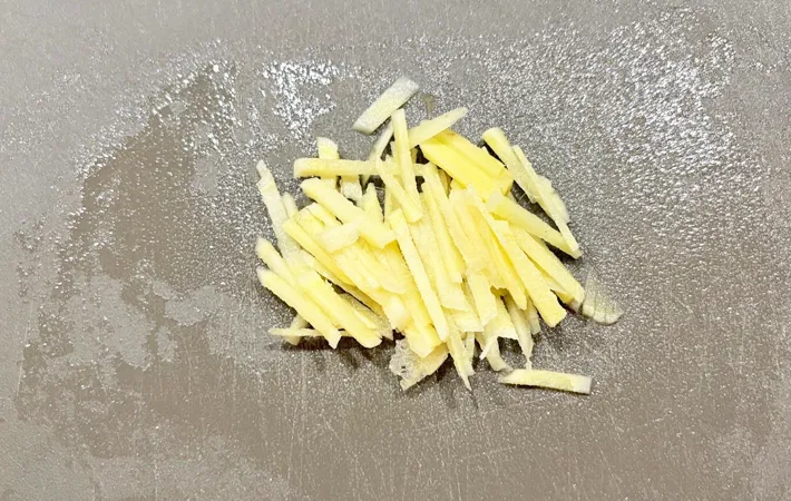 『ショウガ入り炊き込みご飯』を作る写真（撮影：エニママ）