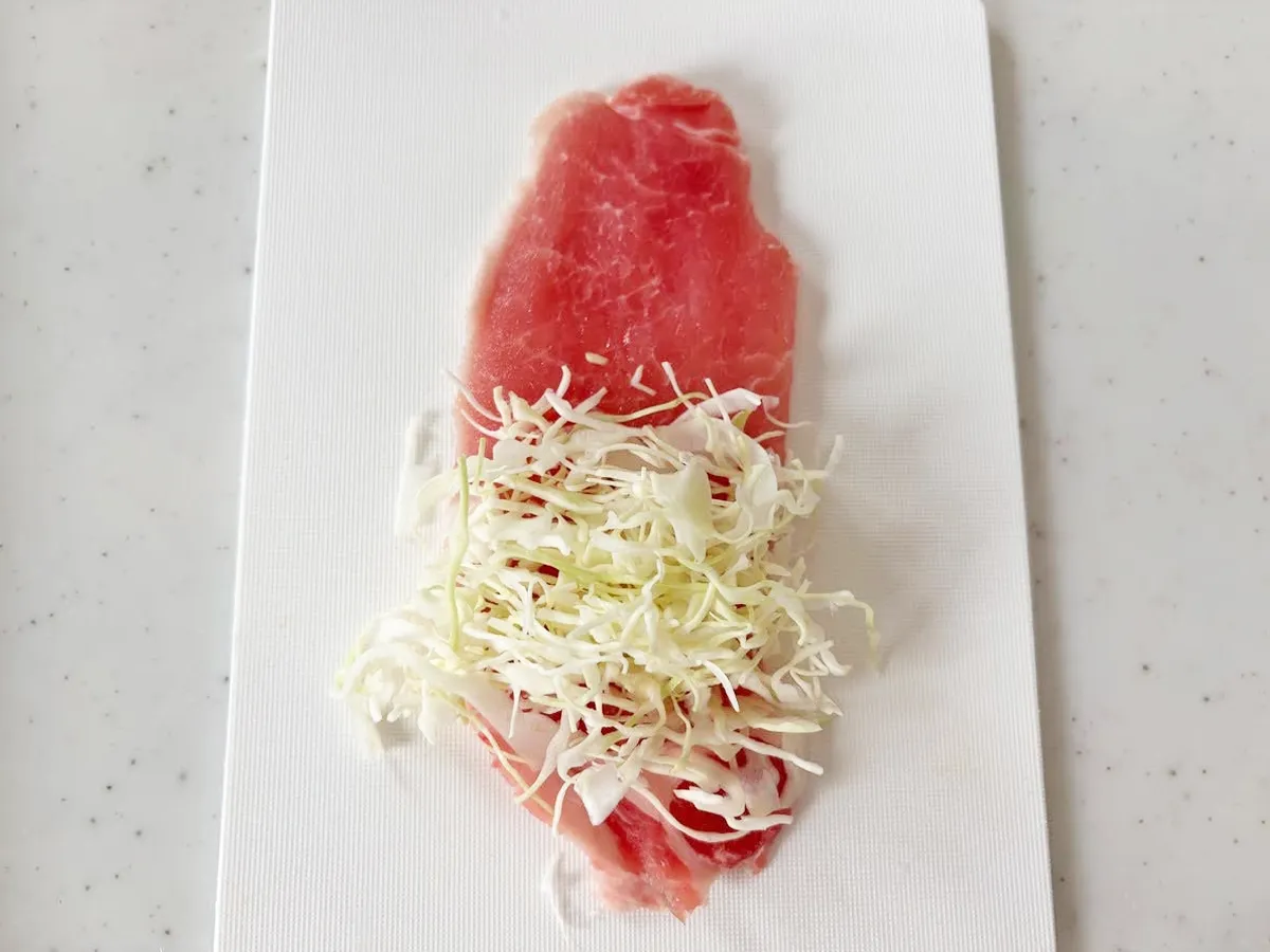 『肉巻きキャベツ』を作る写真（撮影：エニママ）