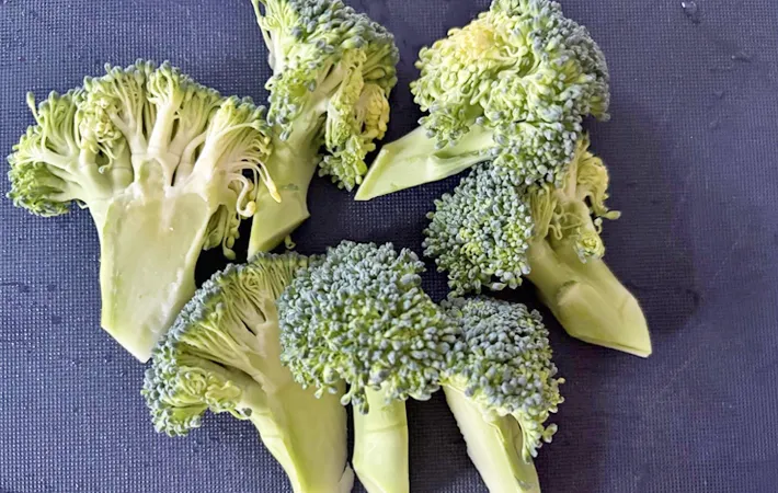 『簡単クリームシチュー』を作る写真（撮影：エニママ）