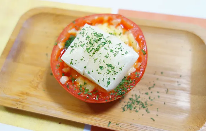 『もち入り焼きトマト』　の完成写真（撮影：エニママ）