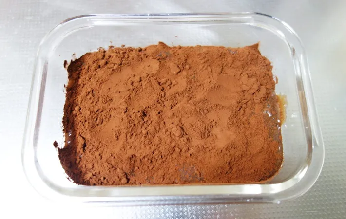 『スーパーカップ チョコ餅』を作る写真（撮影：エニママ）