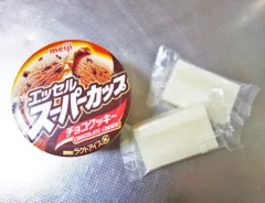 『スーパーカップ チョコ餅』の材料写真（撮影：エニママ）