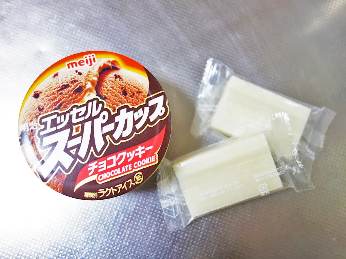 『スーパーカップ チョコ餅』の材料写真（撮影：エニママ）