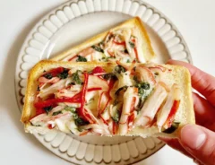 カニカマチーズトーストの写真（撮影：エニママ）