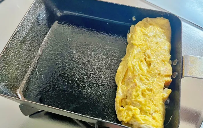 『ちくわ入り玉子焼き』を作る写真（撮影：エニママ）