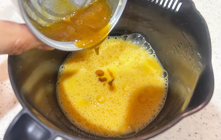 『焼き鳥玉子焼き』を作る写真（撮影：エニママ）