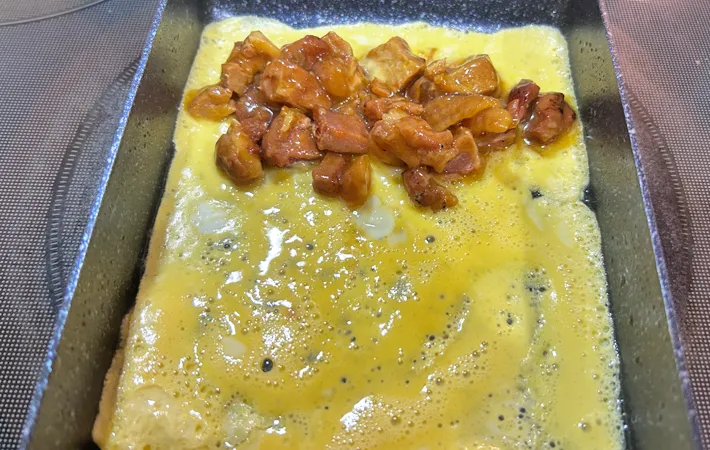 『焼き鳥玉子焼き』を作る写真（撮影：エニママ）