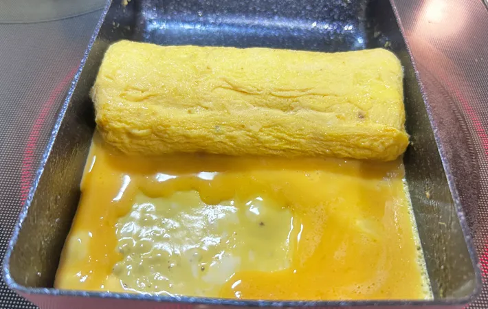 『焼き鳥玉子焼き』を作る写真（撮影：エニママ）