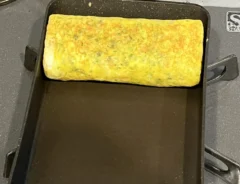 カマボコ入り玉子焼きの調理写真（撮影：grapeフード編集部）