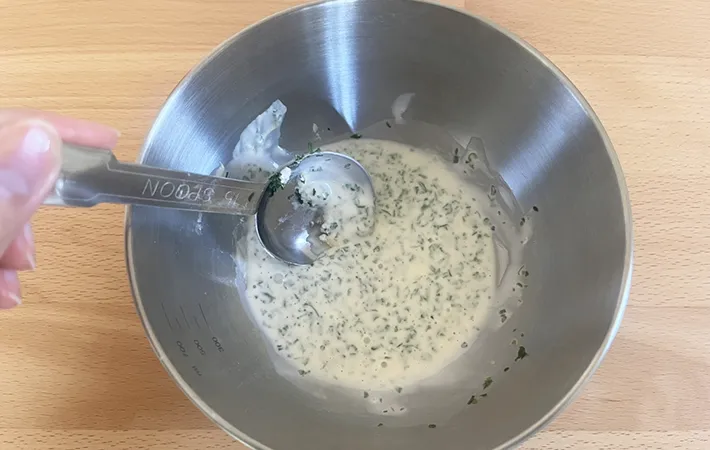 カマボコの磯部揚げの調理写真（撮影：grapeフード編集部）