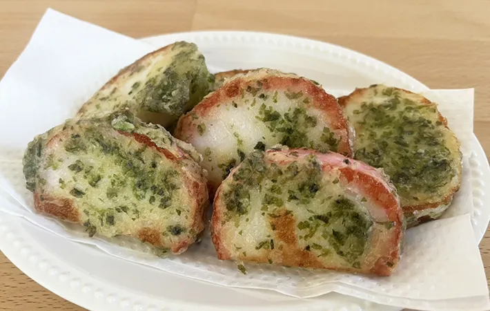 カマボコの磯部揚げの調理写真（撮影：grapeフード編集部）