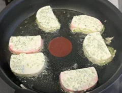 カマボコの磯部揚げの調理写真（撮影：grapeフード編集部）