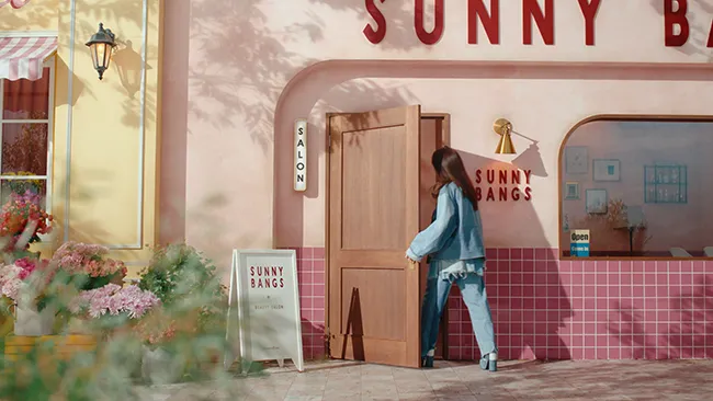 『ホットペッパービューティー』CM「ビビビ祭　パレード」篇のビジュアル